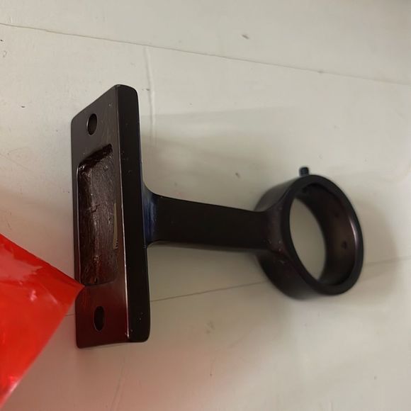 RH DAKOTA END / CENTER BRACKET SMALL CURTAIN BRACKET - Picture 2 of 5